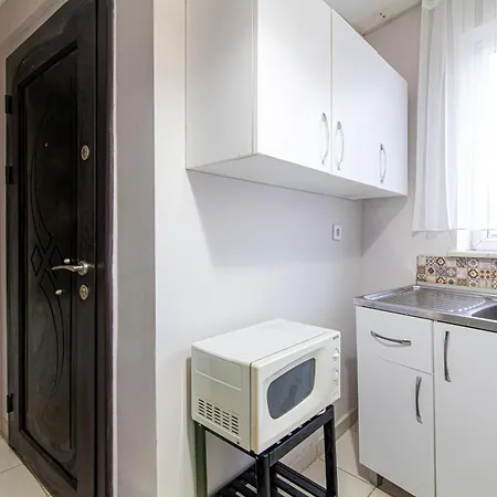 In Center, 1br Bright Top-floor