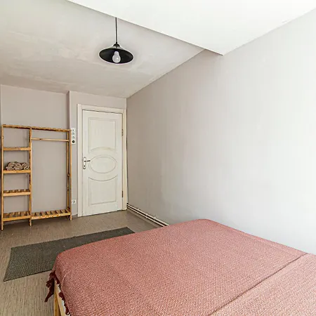 In Center, 1br Bright Top-floor Apartament Stambuł